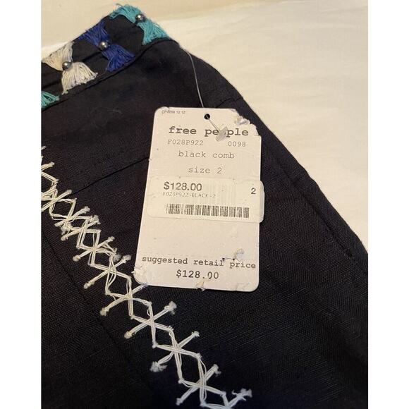Free People F028P922 Black Petal Embellished Linen Shorts Size 2R MSRP $128 - Picture 9 of 9